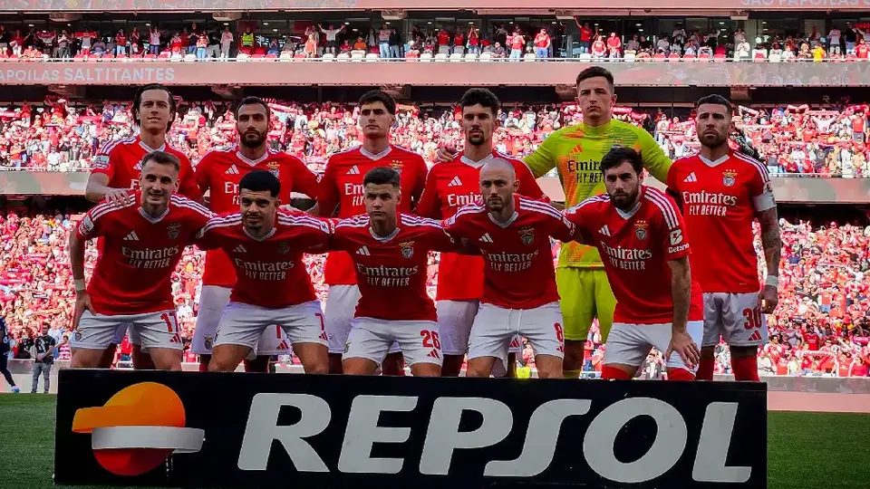 Benfica golea 6-0 al AVS de Memo Ochoa que tiene serio peligro de descenso
