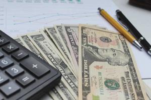Precio del dólar 19 de febrero 2025: Le descuentan unos centavos al peso mexicano