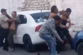 VIDEO: Jóvenes alcoholizados agreden a policías en calles de Edomex