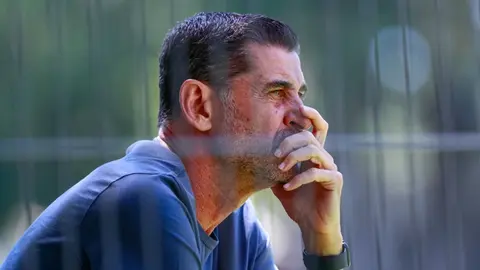 Fernando Hierro, ex directivo de Chivas, fue captado en pelea de Canelo vs Scull