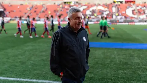 Domenec Torrent quería fuera de Chivas a tres veteranos; la directiva se negó