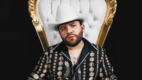 Luis R Conriquez se niega a cantar corridos y destrozan palenque en la Feria del Caballo Texcoco