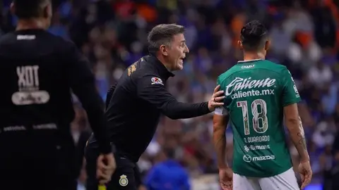 Eduardo Berizzo 'invita' a Andrés Guardado a integrarse al cuerpo técnico de León