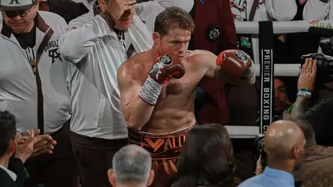 ¡Insólito! Canelo Álvarez peleará a las 6:00 AM en Arabia Saudita