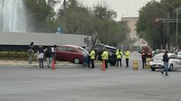VIDEO: Autos terminan sobre una glorieta de Paseo de la Reforma tras accidente