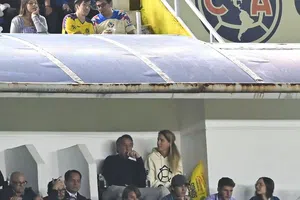 ¡Un aficionado más! Emilio Azcárraga cantó 'Mi mayor anhelo' después de que América eliminó a Cruz Azul