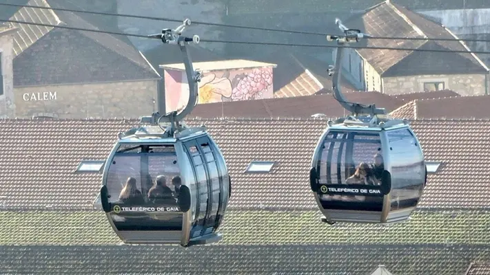Identifican nacionalidad de turistas muertos en teleférico de Nápoles