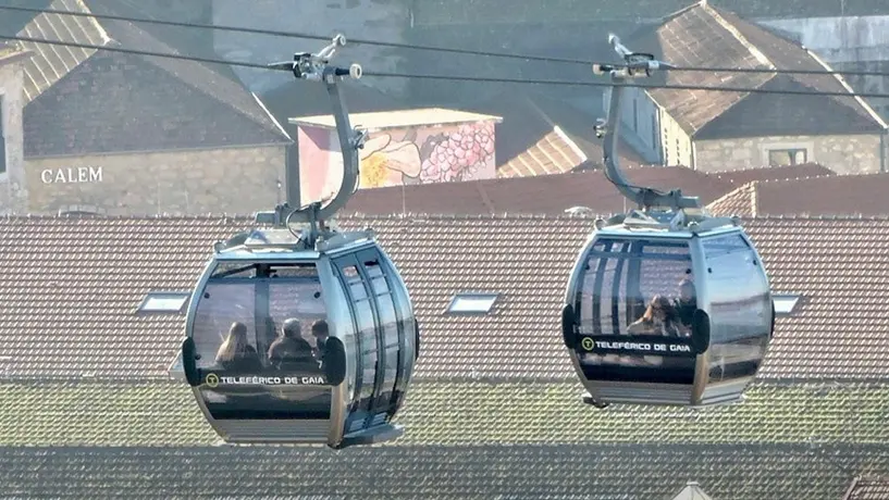 Identifican nacionalidad de turistas muertos en teleférico de Nápoles