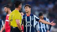 ¿Perjudican a Rayados? Polémica decisión arbitral durante el Monterrey vs Toluca