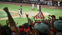 Aficionada celebra fin de sus quimioterapias y es ovacionada por todo el Estadio Alfredo Harp Helú