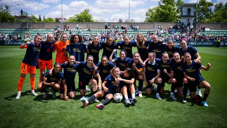 Barcelona Femenil golea a Betis y se corona en la Liga F; va por el Triplete