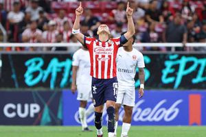 Chivas festeja el gol de Chicharito Hernández con curiosa canción