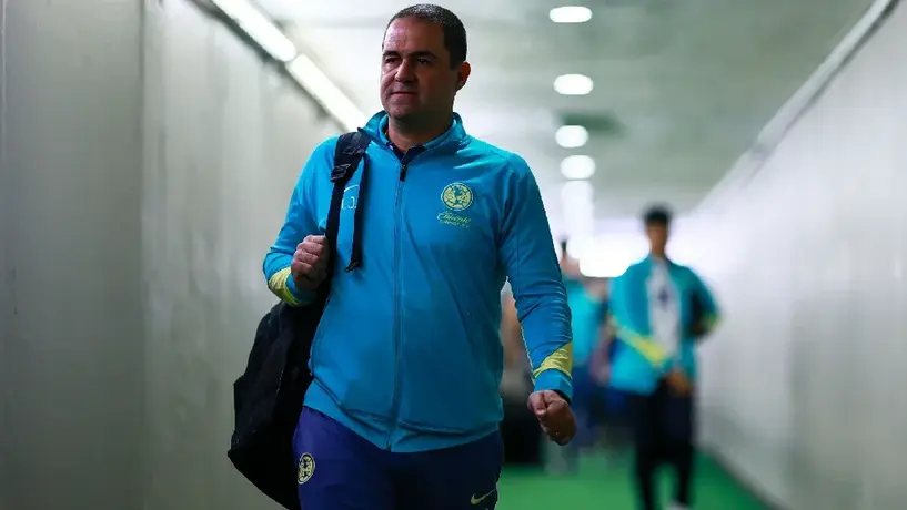 André Jardine acompaña al América en la Vuelta ante Cruz Azul pese a su suspensión