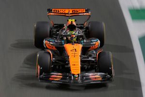 McLaren domina segunda práctica libre en Arabia Saudita; Norris terminó P1