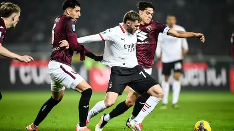 ¡Dura derrota! Santiago Gimenez y Milan caen en su visita al Torino