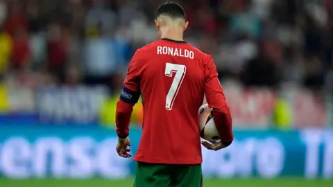 Cristiano Ronaldo reunió a cientos de aficionados en el Zócalo de la CDMX para hacer 'siu' masivo