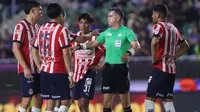 ¡Cierre dramático! Chivas con nueve hombres rescata el empate ante Mazatlán