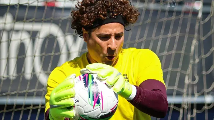 AVS, con Guillermo Ochoa en la banca, es goleado en casa por Estoril