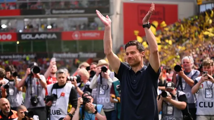 Bayer Leverkusen dedica conmovedora despedida a Xabi Alonso pero cae ante Borussia Dortmund