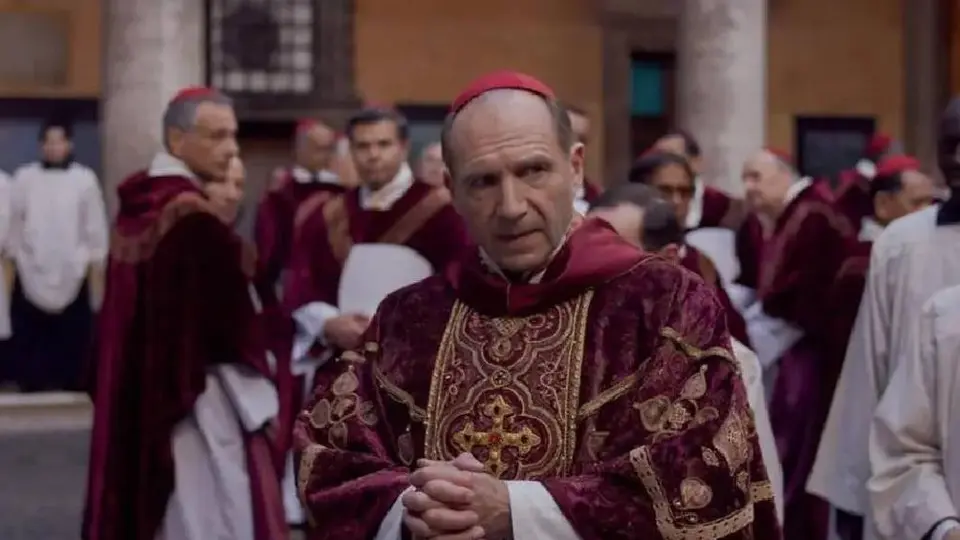 ¿Dónde ver Cónclave, la película que retrata el proceso de sucesión tras la muerte de un Papa?
