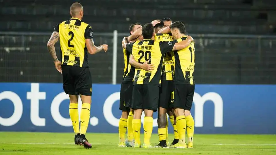 Peñarol remonta ante Olimpia y avanza a Octavos de Final de la Copa Libertadores