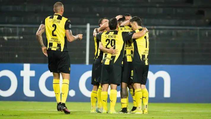 Peñarol remonta ante Olimpia y avanza a Octavos de Final de la Copa Libertadores