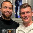 ¡Leyendas! Toni Kroos visita a Stephen Curry en juego de los Golden State Warriors