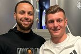 ¡Leyendas! Toni Kroos visita a Stephen Curry en juego de los Golden State Warriors