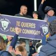 Aficionado propone matrimonio en el Clásico Capitalino