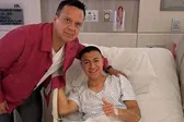 Víctor Velázquez, presidente de Cruz Azul, visita a Andrés Montaño en el hospital