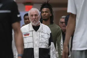 'El Jefe': Gregg Popovich asume como presidente de los Spurs y Micah Johnson como entrenador