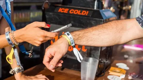 Las pulseras cashless no desaparecerán; experimentarán cambios: ¿Cuáles son?