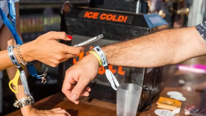 Las pulseras cashless no desaparecerán; experimentarán cambios: ¿Cuáles son?