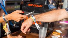 Las pulseras cashless no desaparecerán; experimentarán cambios: ¿Cuáles son?