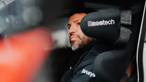¡De la cancha a la pista! Kun Agüero se suma a la Fórmula E con Porsche