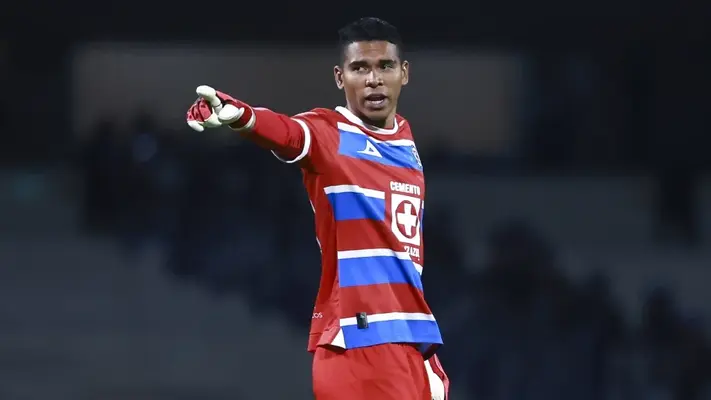 Kevin Mier es baja para el Cruz Azul vs León por problemas de salud