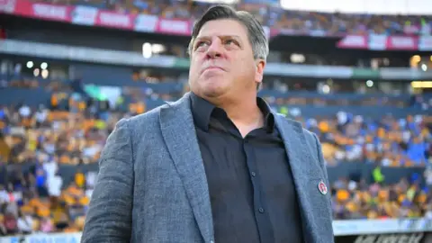 Piojo Herrera destaca su compromiso con Costa Rica: "Estoy aquí viviendo, no a control remoto"