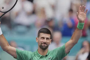 Novak Djokovic avanza a la final del Abierto de Miami enfrente de Lionel Messi