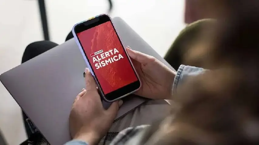 Además de los altavoces en la vía pública, se enviarán mensajes de alerta a millones de teléfonos celulares en todo México. / X