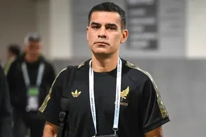 Rafa Márquez sorprende en su debut como cantante con dueto junto a Emmanuel