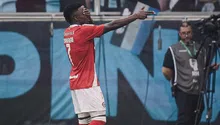 ¡Imitando a su ídolo! Jugador del Inter de Porto Alegre se vuelve viral por festejar como Vinícius
