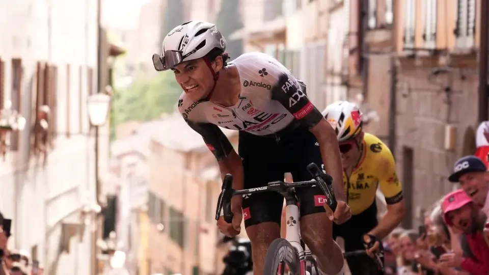 ¡Histórico! El mexicano Isaac del Toro se coloca líder en el Giro de Italia