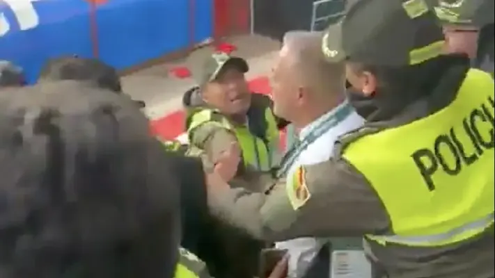 Presidente de la Federación Boliviana de Futbol, se fue a golpes con afición boliviana