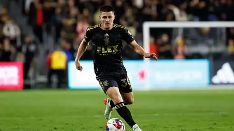 Sergi Palencia del LAFC celebra descalificación de León del Mundial de Clubes