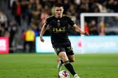 Sergi Palencia del LAFC celebra descalificación de León del Mundial de Clubes