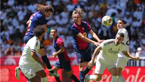 Real Madrid venció al Barcelona en penales en el Clásico de Leyendas