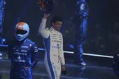 Carlos Sainz se confunde y se pasa del box de Williams en Japón
