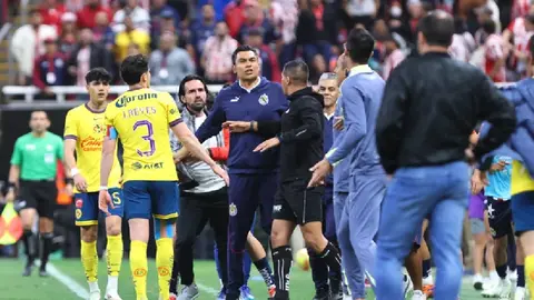 Chivas apelará sanción a Gerardo Espinoza tras expulsión en el Clásico Nacional