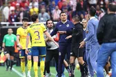Chivas apelará sanción a Gerardo Espinoza tras expulsión en el Clásico Nacional