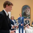 El Papa León XIV se encuentra con Jannik Sinner; el número uno del mundo le regala una raqueta